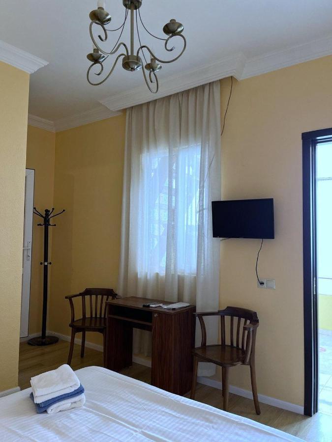 Old Clty Hotel Batumi Bagian luar foto