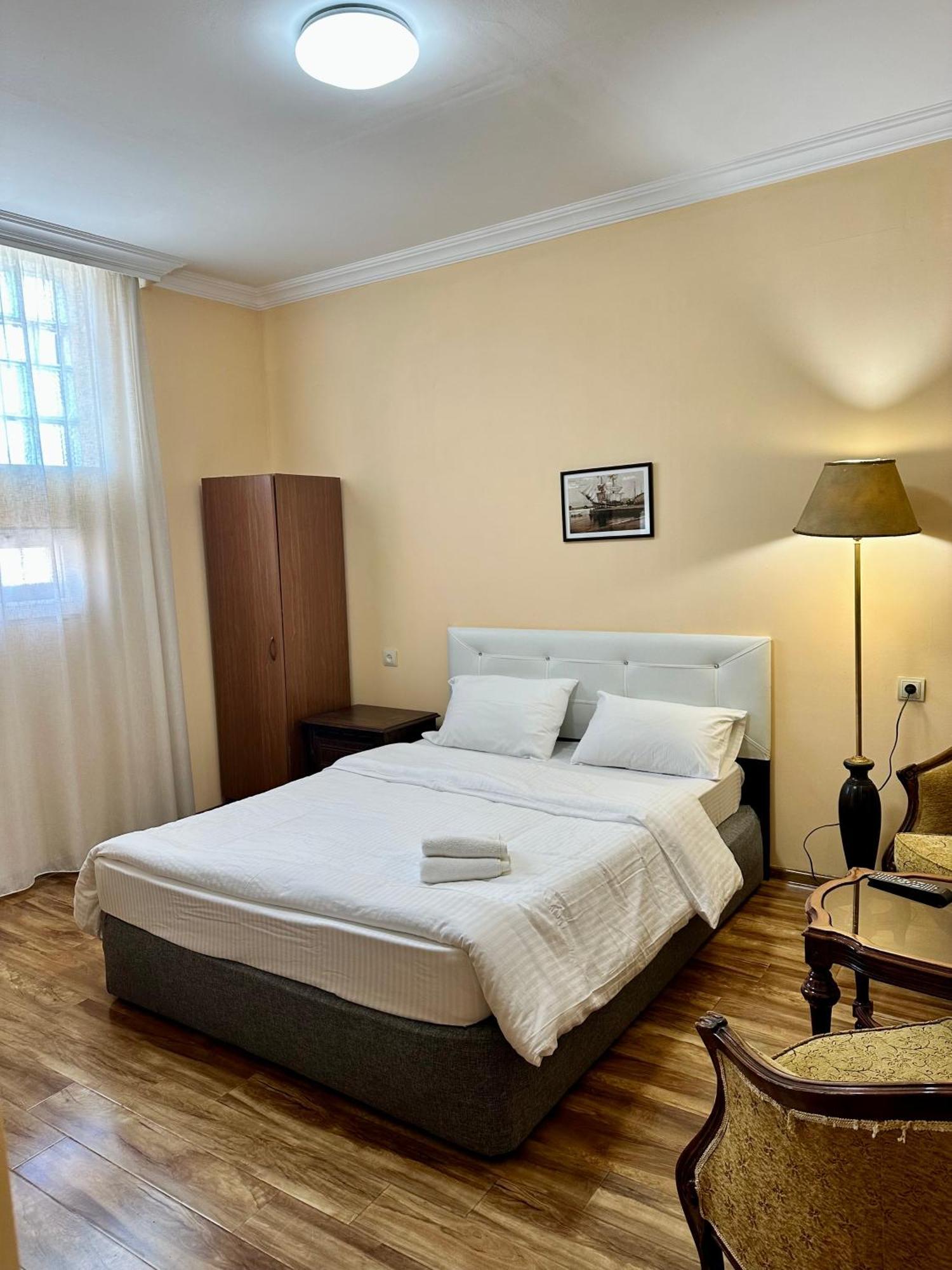 Old Clty Hotel Batumi Bagian luar foto